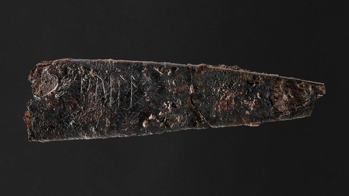„Malý meč“. Archeologové objevili nůž se zřejmě nejstarším runovým nápisem v Dánsku